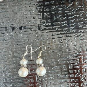 Pearl and rhinestones earrings